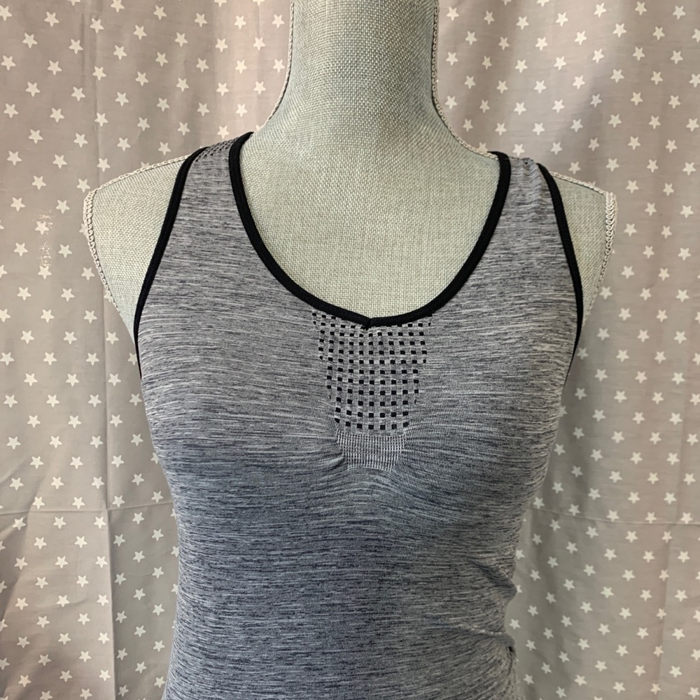 EVERLAST ATHLETIC TOP